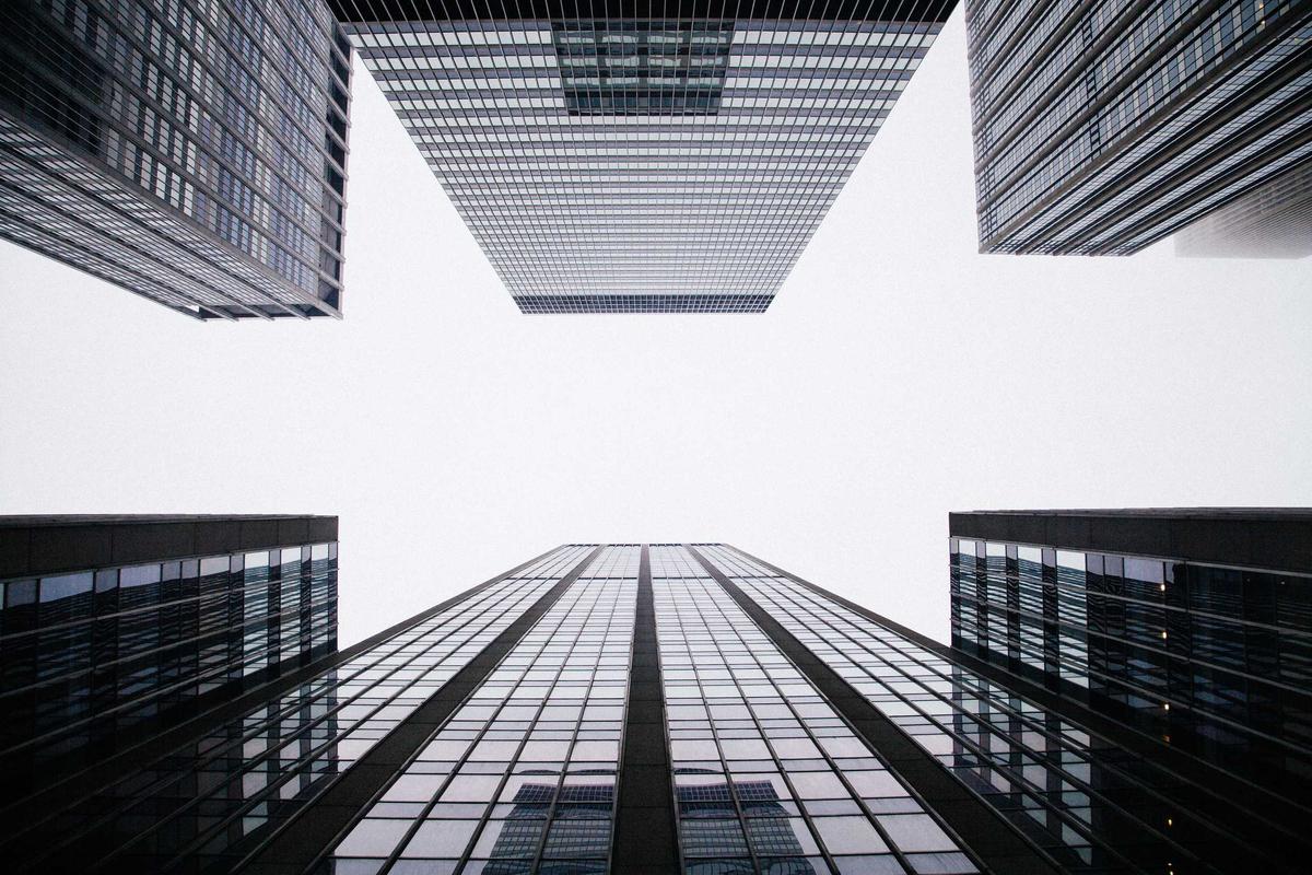 China keeps tight rein on credit